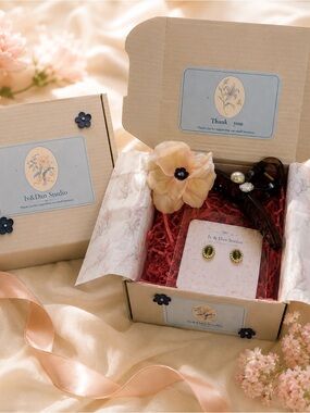 French Romantic Jewelry Gift Box | Earrings & Hair Clip Set